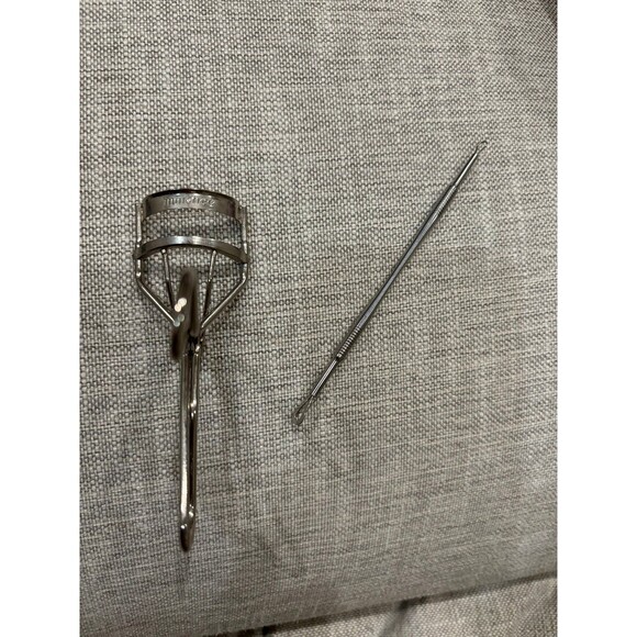 Eyeslash curler and blackhead remover - Picture 1 of 4